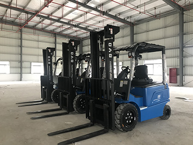 感謝蔡總的大力支持，再次購買3+1臺比亞迪叉車，祝：生意興??！